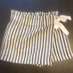 URBAN OUTFITTERS STRIPED SKORT✨